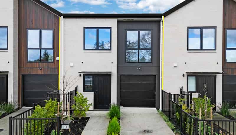 17 Paretaiuru Crescent, Papakura