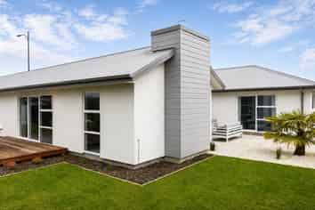 86 Southfield Drive, Lincoln