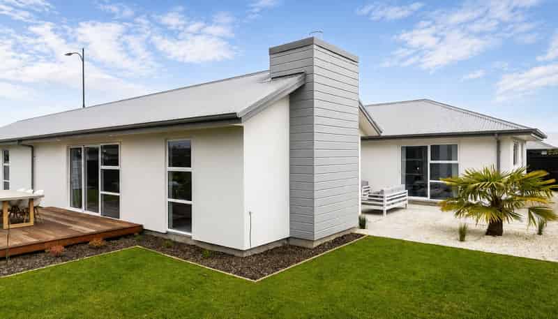 86 Southfield Drive, Lincoln
