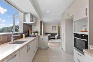 12 Evesham Place, Newlands