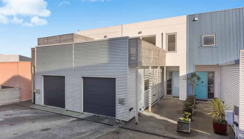 77 Saddleback Grove, Karori