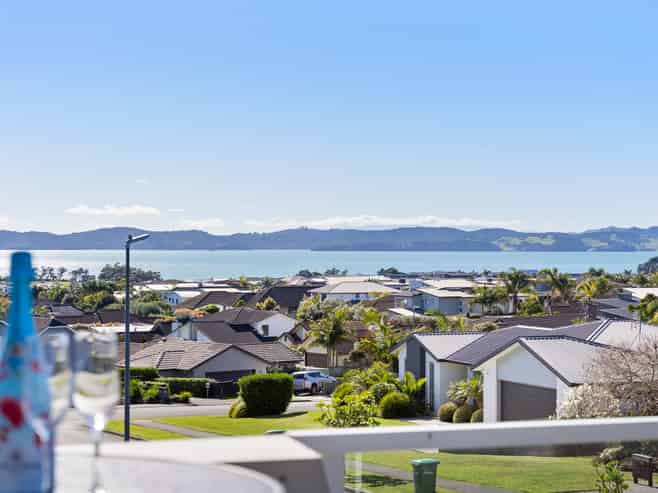 13 Thistle Close, Beachlands