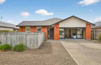15 St Peters Close, Woolston