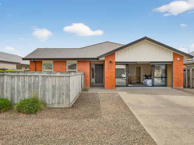 15 St Peters Close, Woolston