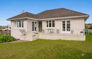 69 Beach Road, Mellons Bay