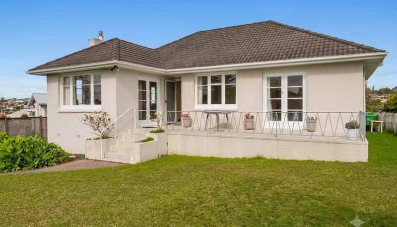 69 Beach Road, Mellons Bay