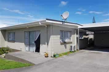 2/20 Paritutu Road, Spotswood