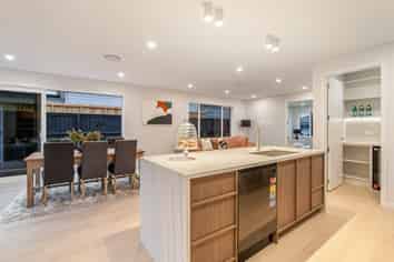 379 Te Taruna Drive, Milldale