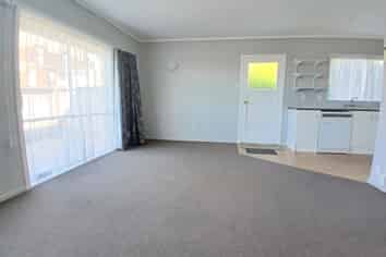 4A Sarah Way, Crofton Downs
