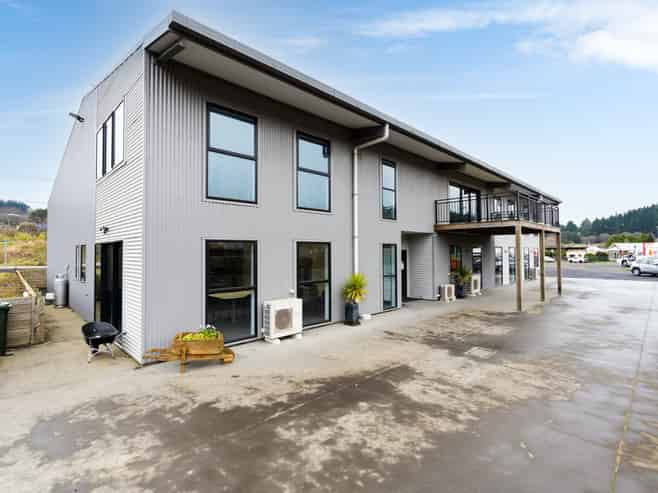 Large freehold industrial with vacant possession