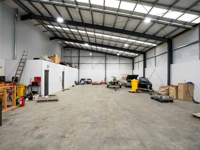 Large freehold industrial with vacant possession