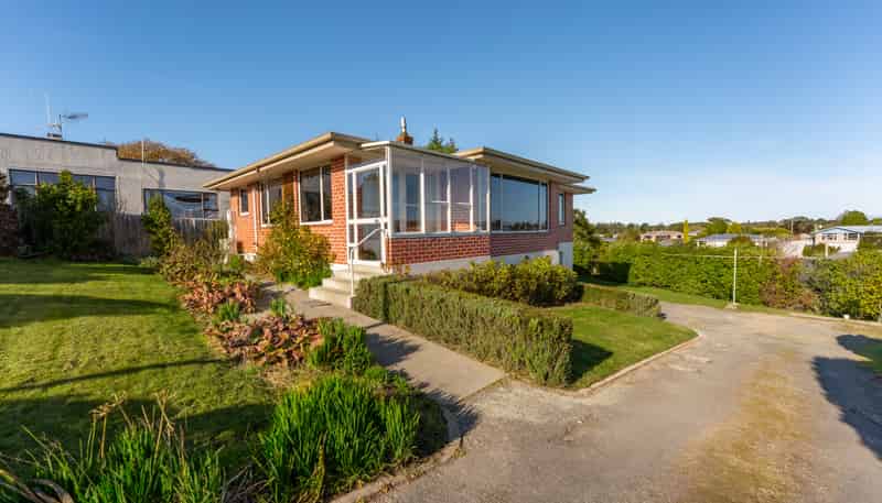 24 Hill View Crescent, Highfield