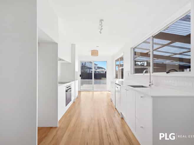 12 Farnborough Crescent, Mangere