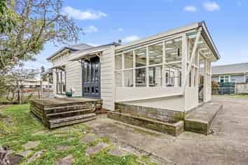 12 Hunia Street, Marton