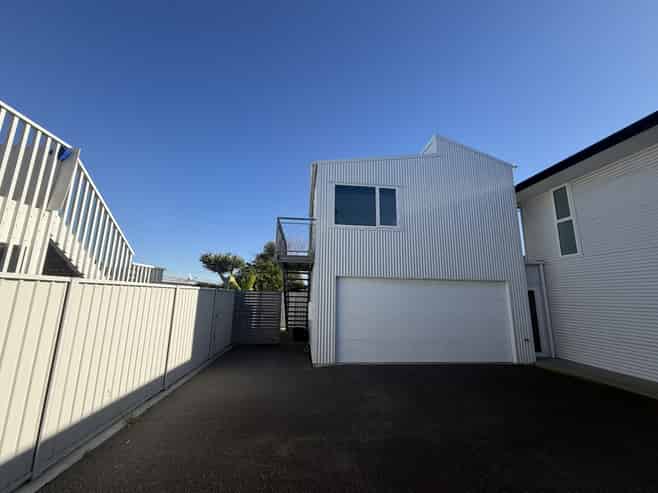 Rear apart/21A Ferguson Street, Westshore