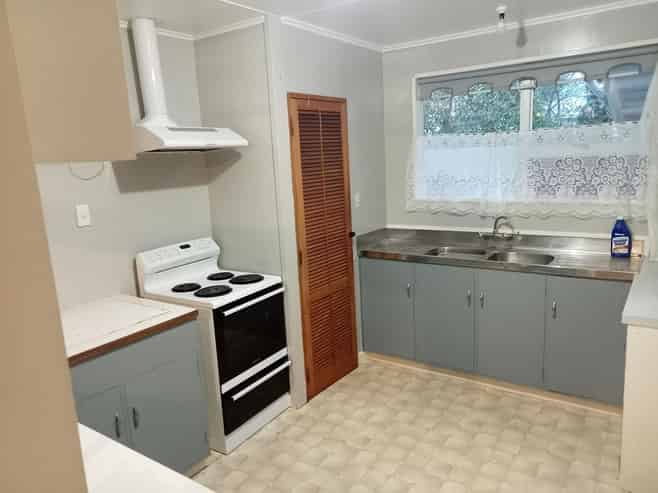 42 Kimberley Grove , Westbrook