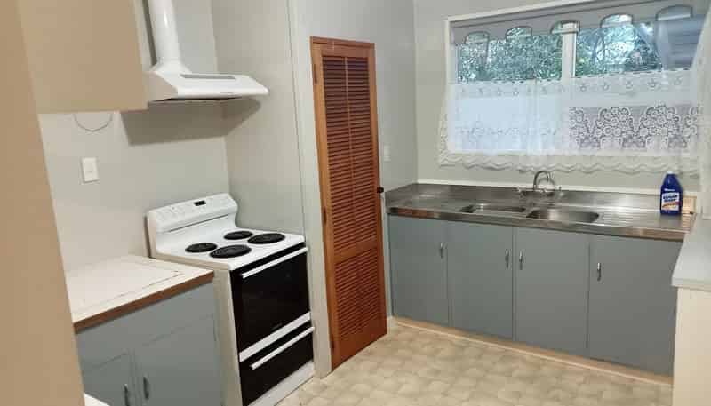 42 Kimberley Grove , Westbrook