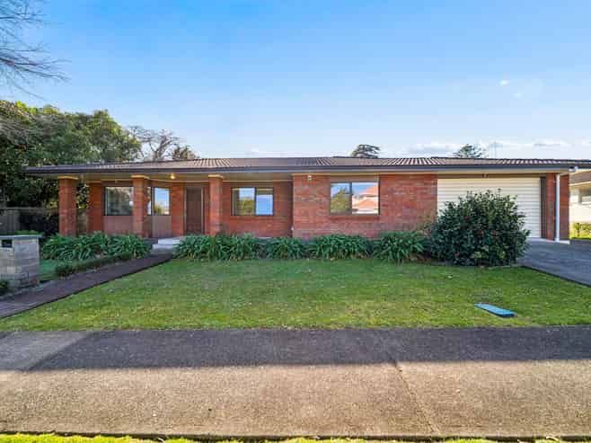 1/59 Youngs Road, Papakura