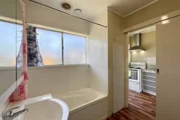 2/44 Muir Avenue, Mangere Bridge
