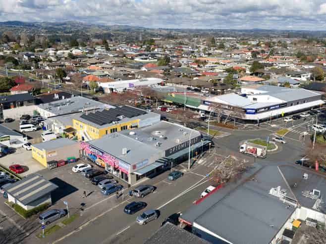 Prime corner investment with national tenants