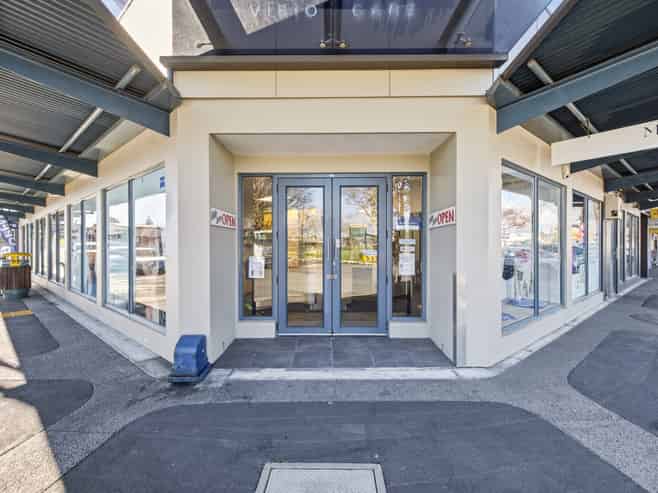 Prime corner investment with national tenants
