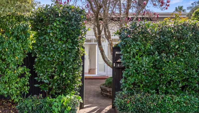 4/1 Saratoga Avenue, Herne Bay