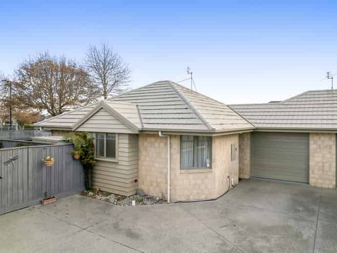 22A Bayliss Close, Northwood