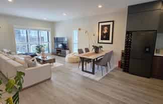 1/1 Holland Avenue, Point England