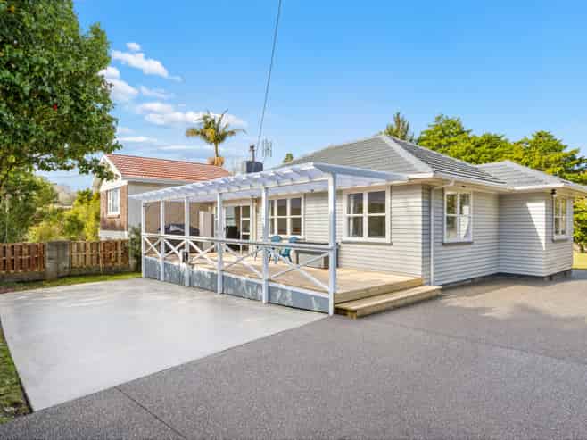 526 West Coast Road, Oratia