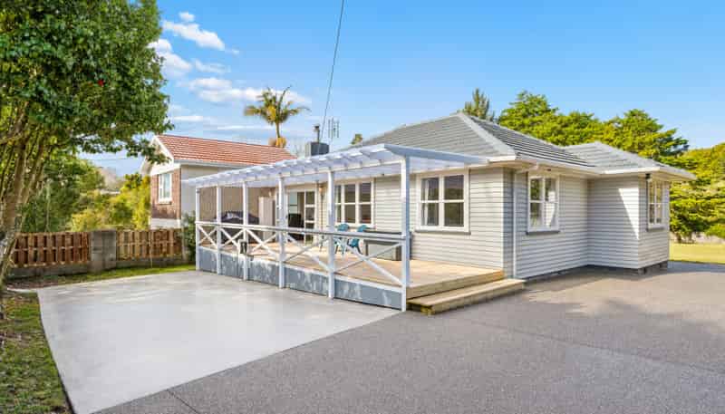 526 West Coast Road, Oratia