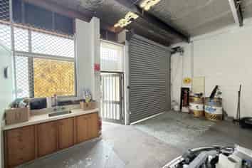 Compact Wiri Industrial Unit | 85 m2