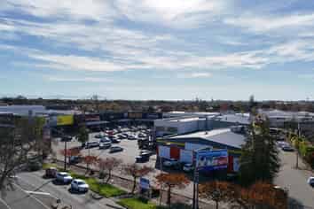 High Profile Prime Retail Space, Ample Car Parking