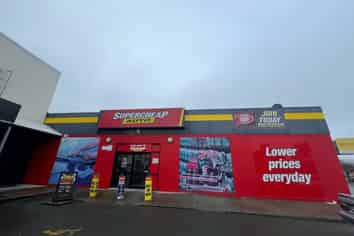 High Profile Prime Retail Space, Ample Car Parking