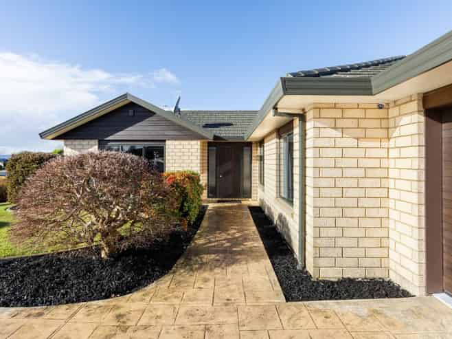 10 Cairns Crescent, Rototuna