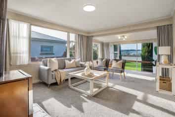 326 Great North Road, Winton