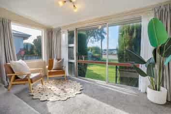 326 Great North Road, Winton