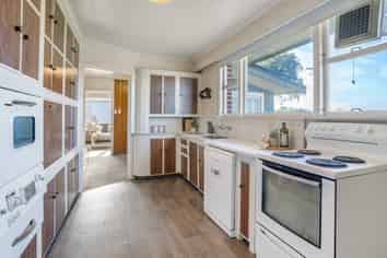 326 Great North Road, Winton