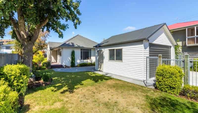12 Beckford Road, Saint Martins