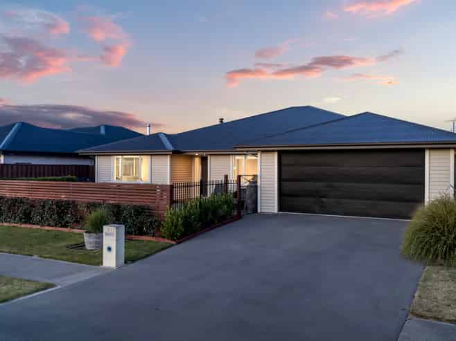 24 Pegasus Main Street, Pegasus