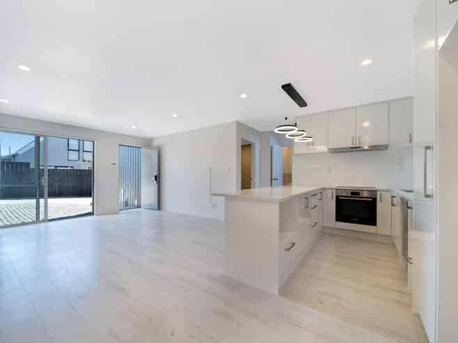 4035C Great North Road, Glen Eden