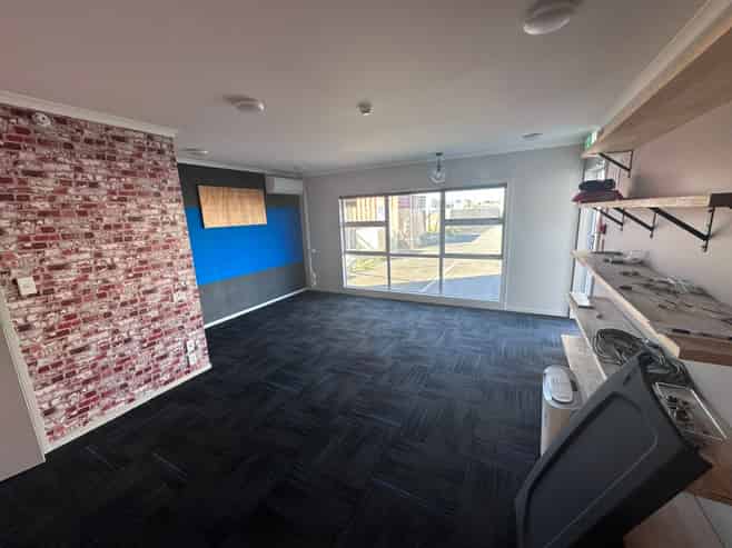 High Spec Commercial Unit 