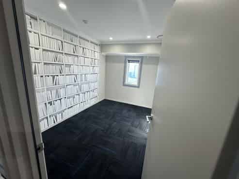 High Spec Commercial Unit