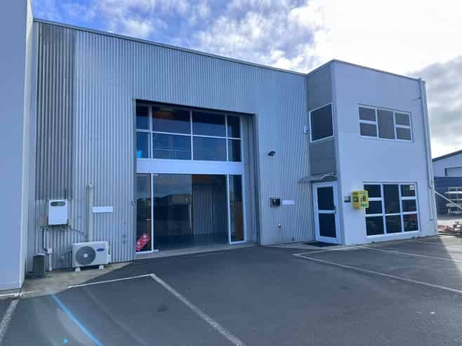 High Spec Commercial Unit