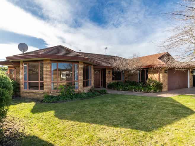 16 Knightsbridge Place, Taradale