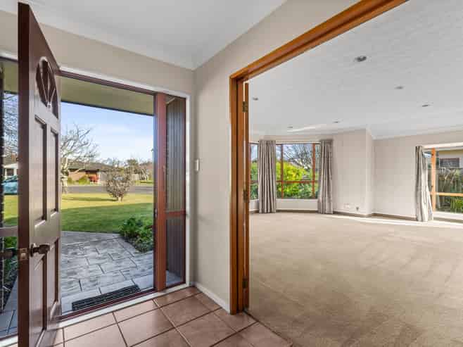 16 Knightsbridge Place, Taradale