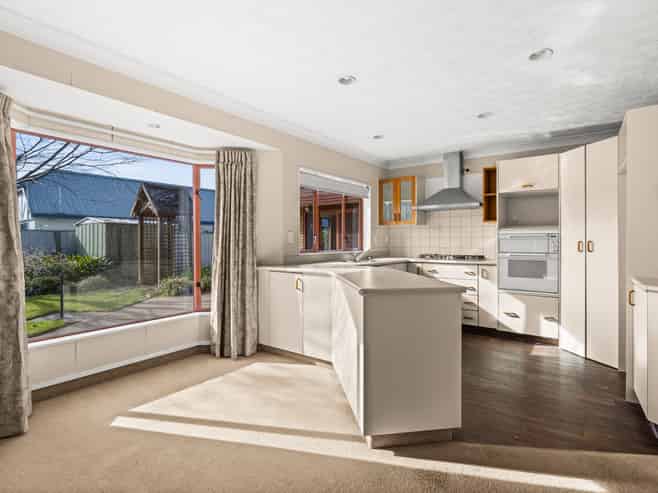 16 Knightsbridge Place, Taradale