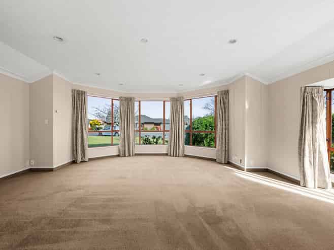 16 Knightsbridge Place, Taradale