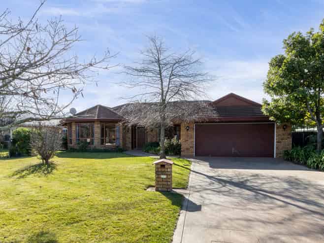 16 Knightsbridge Place, Taradale