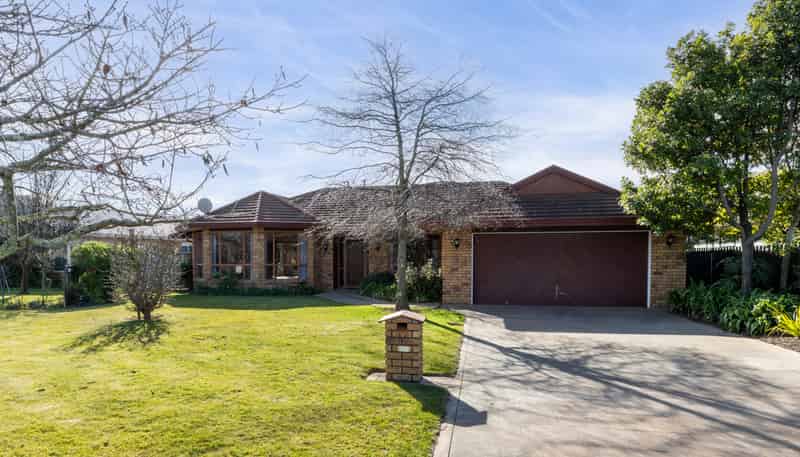 16 Knightsbridge Place, Taradale