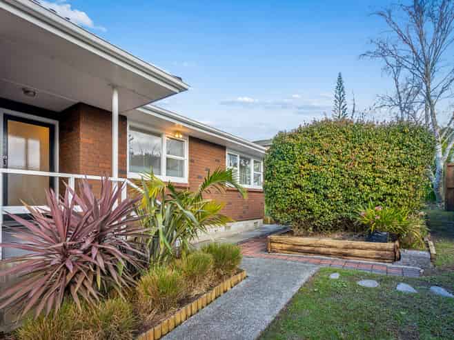 16 Roick Parade, Glen Eden